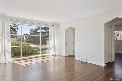 17220 13 Mile Rd, Beverly Hills, MI, 48025-5437 | Card Image