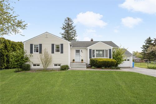 45 Harvey Rd, Middletown, RI, 02842-5505 | Card Image