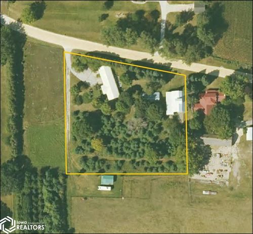 1852 215th St, Manchester, IA, 52057-8782 | Card Image