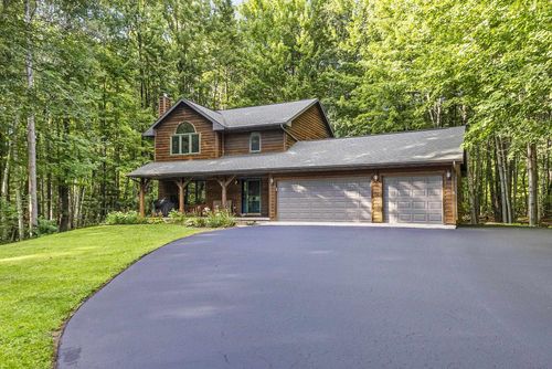 6692 Wintergreen Trail, LITTLE SUAMICO, WI, 54171 | Card Image
