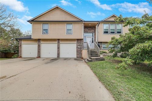 709 Sw Harvest Cir, Grain Valley, MO, 64029-8514 | Card Image