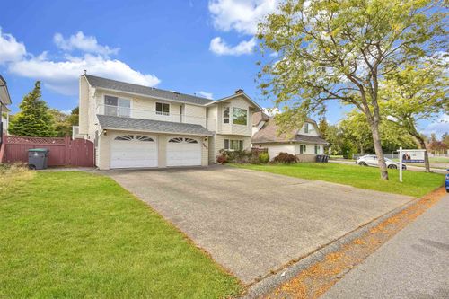 9673 149b St, Surrey, BC, V3R8K6 | Card Image