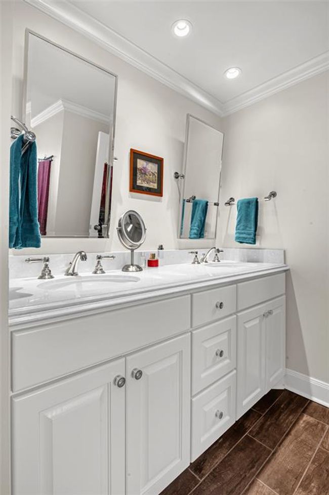 UNIT-1206 - 1111 Bering Dr, Condo with 2 bedrooms, 2 bathrooms and 2 parking in Houston TX | Image 33