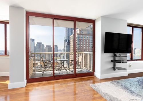 apt-25a-4 48th Ave, Long Island City, NY, 11109-5713 | Card Image