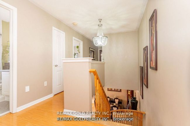34 Jingle Cres, House attached with 4 bedrooms, 4 bathrooms and 2 parking in Brampton ON | Image 18