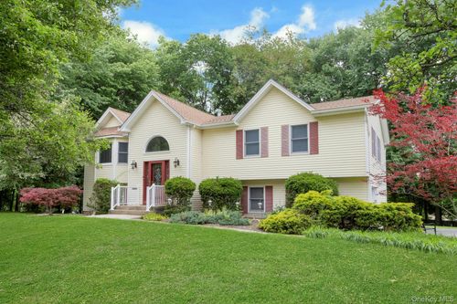 19 Flower Ln, Valley Cottage, NY, 10989-1511 | Card Image