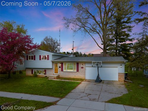 9072 Chesterfield Dr, Swartz Creek, MI, 48473-1120 | Card Image