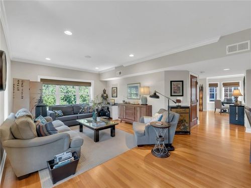 3-4342 Rockhill Rd, Kansas City, MO, 64110-1774 | Card Image