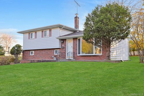 15 Kenwood Ln, New City, NY, 10956-4607 | Card Image