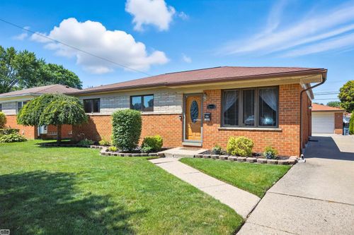 32719 Parker Cir, Warren, MI, 48088-6243 | Card Image