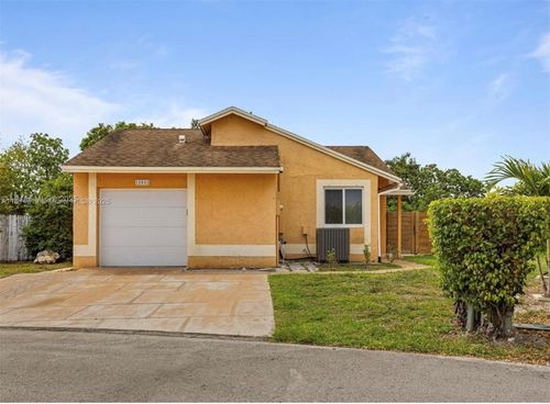 11041-11041 Sw 11th Ct, Pembroke Pines, FL, 33025-3539 | Card Image