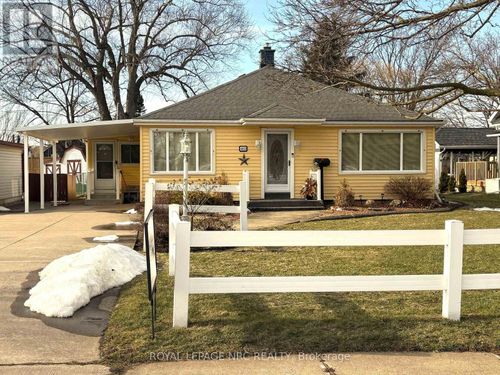 4013 Welland St, Niagara Falls, ON, L2G6J7 | Card Image