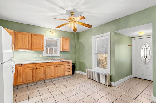 1-78 Essex St, Marlborough, MA, 01752-2917 | Card Image