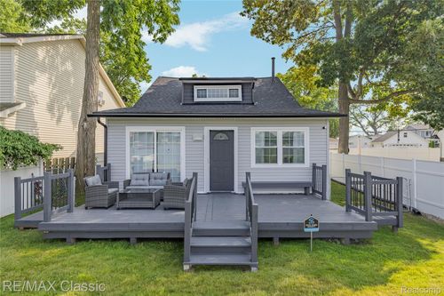 8665 Cooley Lake Rd, Commerce Twp, MI, 48382-4725 | Card Image