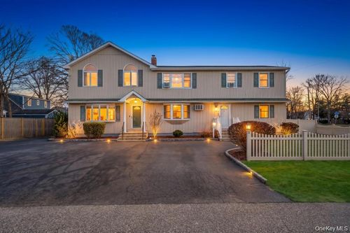 45 Dogwood Rd, West Islip, NY, 11795-2834 | Card Image