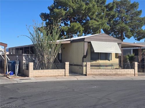 3304 Death Valley Dr, Las Vegas, NV, 89122-3913 | Card Image