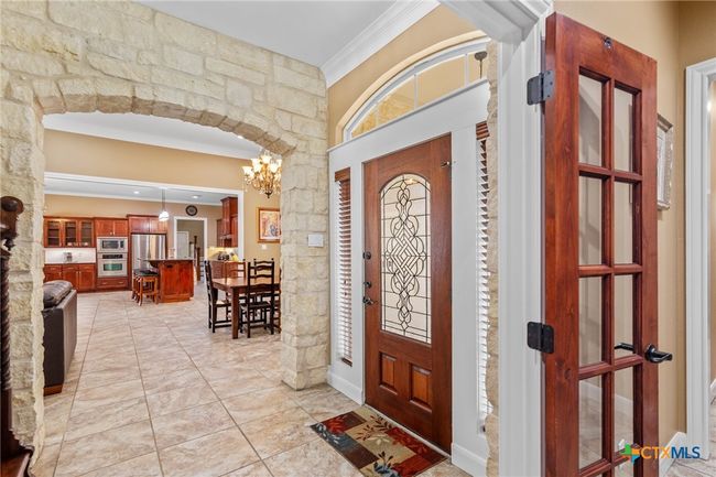 404 Iron Gate, House other with 5 bedrooms, 5 bathrooms and null parking in Victoria TX | Image 4