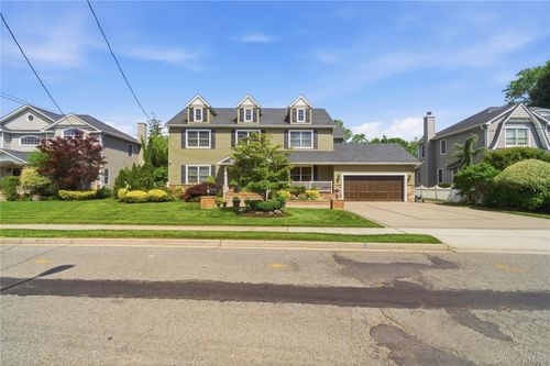 27 Davison Place, Hempstead, NY, 11570 | Card Image