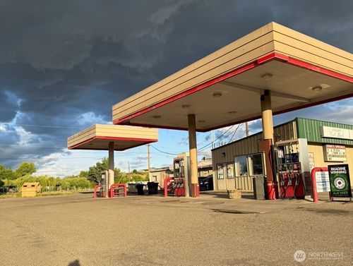 101 E 1st St, Granger, WA, 98932 | Card Image