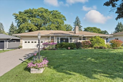 1465 Woodlynn Ave, Roseville, MN, 55113-1621 | Card Image