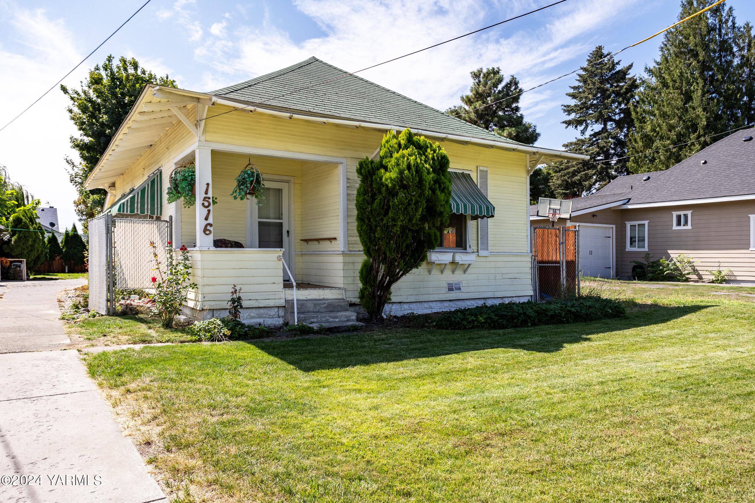 Folsom Ave, Yakima, WA 98902