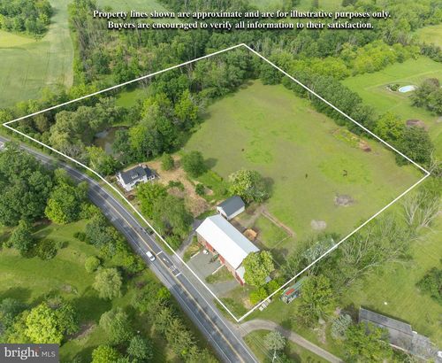 639 Old Airport Rd, DOUGLASSVILLE, PA, 19518-9529 | Card Image