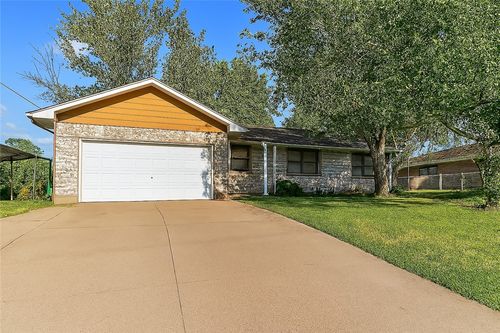 201 N Country Club Rd, Siloam Springs, AR, 72761-2909 | Card Image