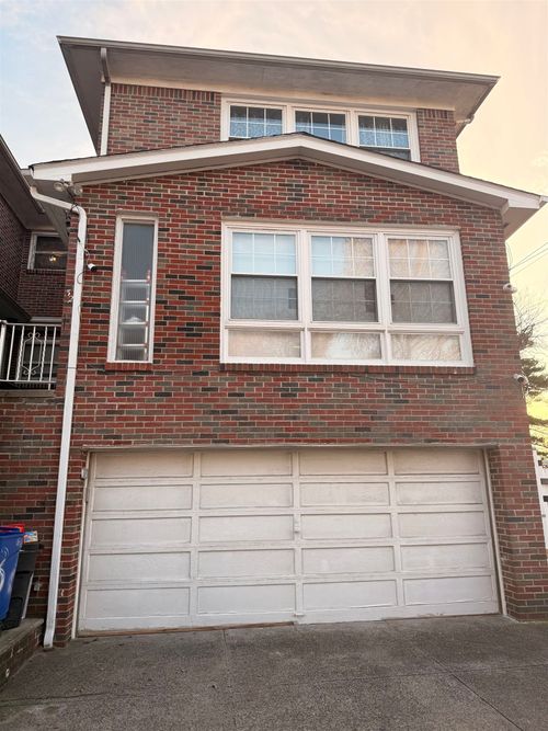 32 Lincoln Pkwy, Bayonne, NJ, 07002-1910 | Card Image