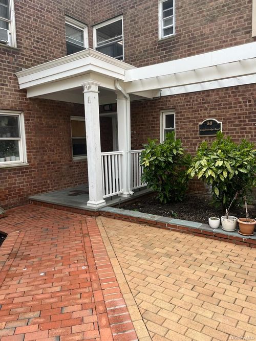 2b-50 Knightsbridge Rd, Great Neck, NY, 11021-4513 | Card Image