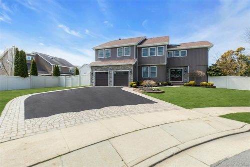 18 Daisy Ct, Farmingdale, NY, 11735-7006 | Card Image