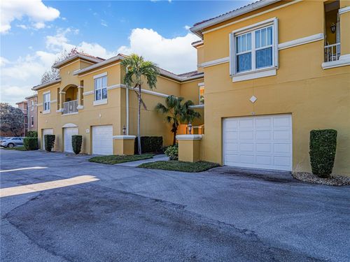 apt-d207-5045 Fairways Cir, Vero Beach, FL, 32967-7398 | Card Image