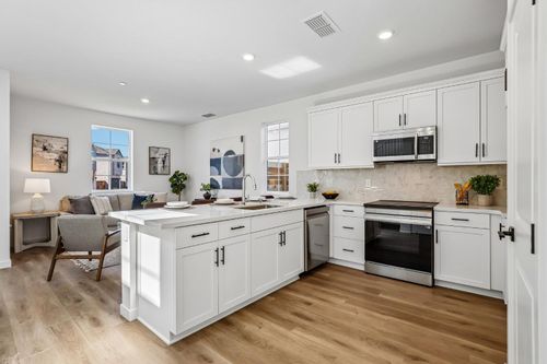 6449 Ventris Walk, Sacramento, CA, 95823-7434 | Card Image