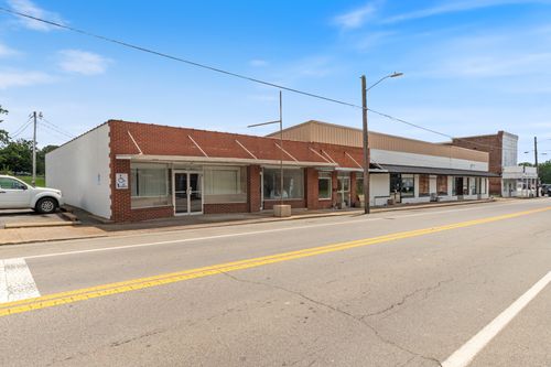 102 Main St, Mc Ewen, TN, 37101-4590 | Card Image