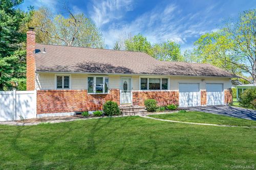 17 Gay Lore Dr, Huntington, NY, 11743-5604 | Card Image