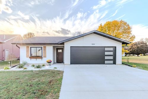 1004 Clayton St, Lake Park, IA, 51347-1034 | Card Image