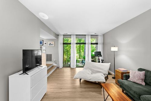 100-1668 Parkcrest Cir, RESTON, VA, 20190-4956 | Card Image