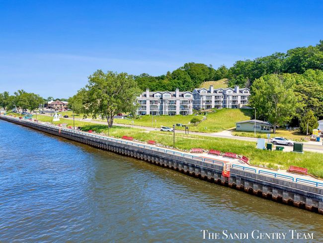UNIT-21 - 810 S Harbor Dr, Condo with 3 bedrooms, 3 bathrooms and null parking in Grand Haven MI | Image 63