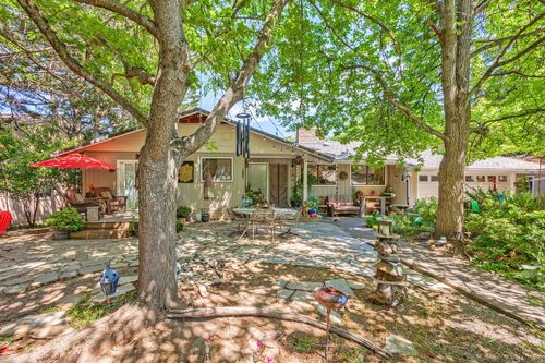 530 Maple Way, Ashland, OR, 97520-1520 | Card Image