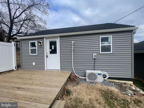 rear-25 W 33rd St, READING, PA, 19606-2903 | Card Image