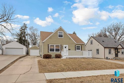 2213 S Hawthorne Ave, Sioux Falls, SD, 57105-3510 | Card Image