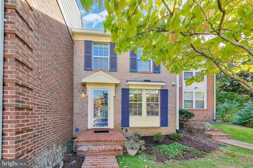 8932 Barrowgate Ct, Potomac, MD, 20854-2591 | Card Image