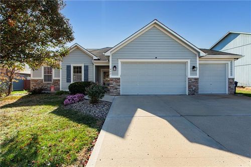 802 Nw Green Dr, Grain Valley, MO, 64029-7846 | Card Image