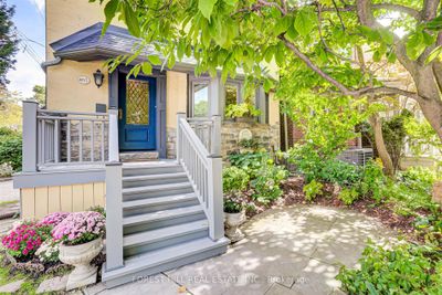 465 Spadina Rd, House attached with 2 bedrooms, 2 bathrooms and 2 parking in Toronto ON | Image 2