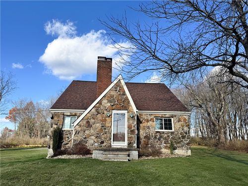 618 New Castle Rd, Butler, PA, 16001-8320 | Card Image