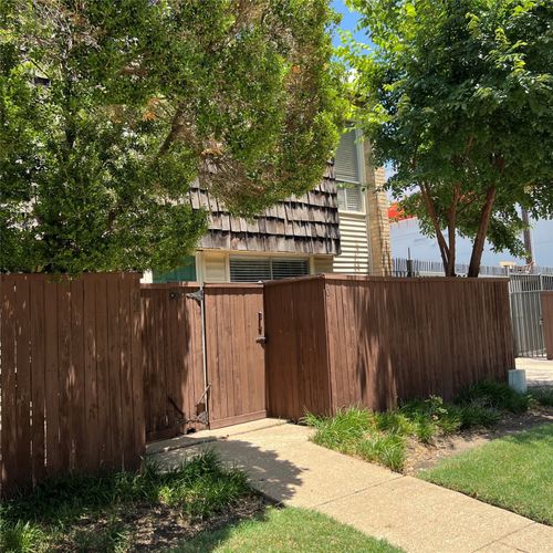 101-2702 Douglas Ave, Dallas, TX, 75219-3456 | Card Image