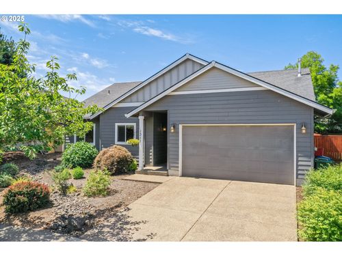 1311 Foxglove St, Woodburn, OR, 97071-5694 | Card Image