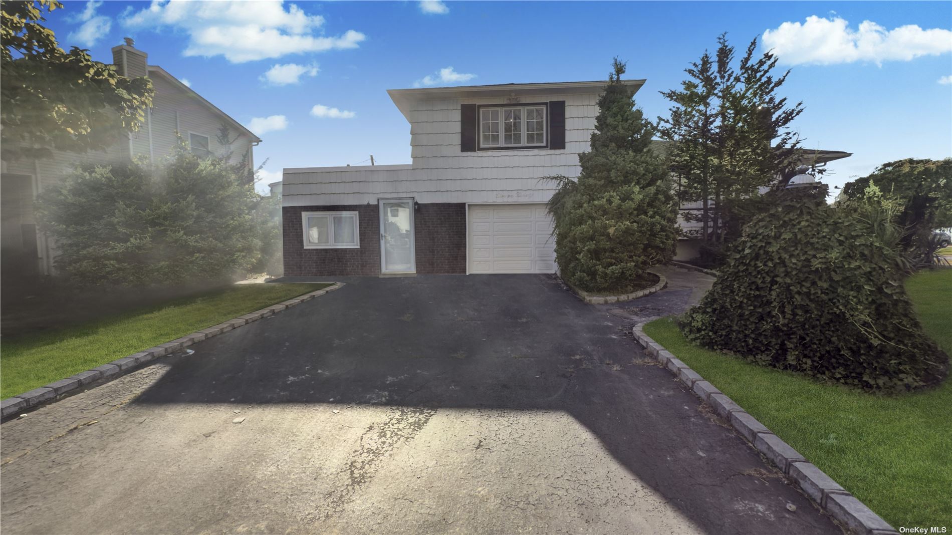Allen Dr, Seaford, NY 11783