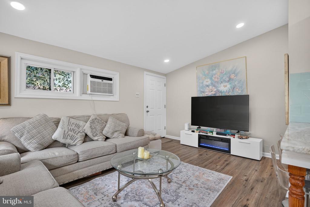Residential in MAPLE SHADE 4
