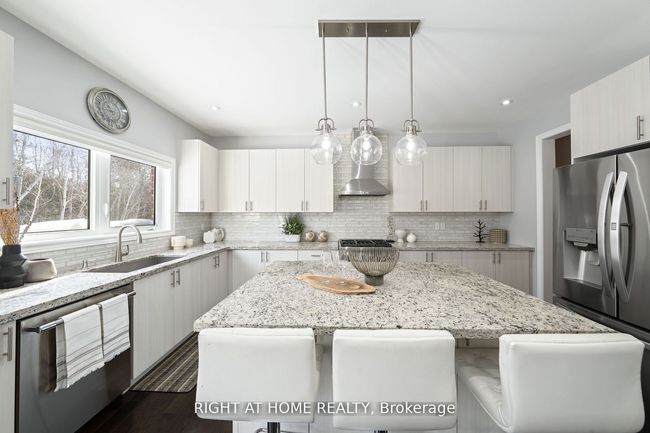 1655 Emberton Way, House other with 5 bedrooms, 4 bathrooms and 2 parking in Innisfil ON | Image 10