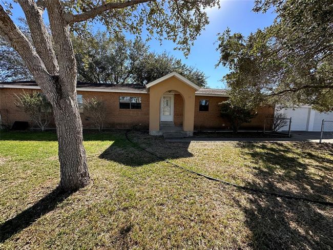 150 Private Quiroga Street, House other with 4 bedrooms, 2 bathrooms and null parking in Beeville TX | Image 1